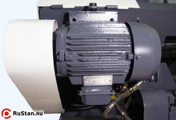 Три скорости резания – 27/45/69 м\мин. Подбор режима производится исходя из ряда факторов, таких как: геометрия обрабатываемого изделия; материал, из которого сделана заготовка. фото №13 METAL MASTER MGH-200 фото №13