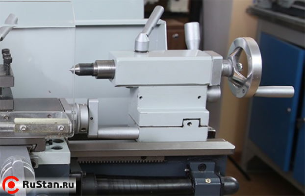 Для ослабления задней бабки с целью установки глубины сверления и закрепления длинных заготовок в центрах станок оснащен быстрозажимным рычагом. фото №16 METAL MASTER MML 1830 фото №16