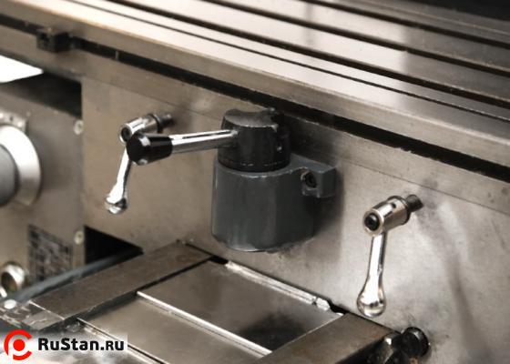 Направление движения стола выбирается простым переключателем. В Положение стола по каждой оси фиксируется стопорными ручками. фото №13 Направление движения стола выбирается простым переключателем. В Положение стола по каждой оси фиксируется стопорными ручками. фото №13